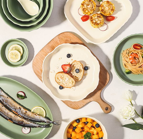 fashionable plates and dishes